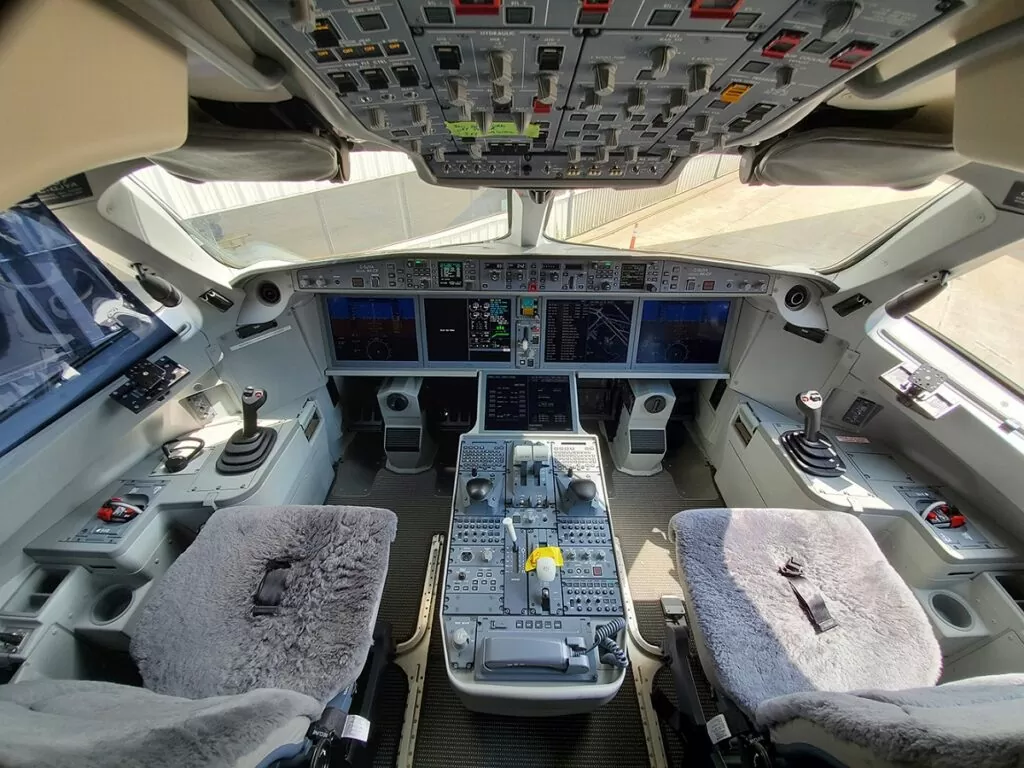 A220 Cockpit