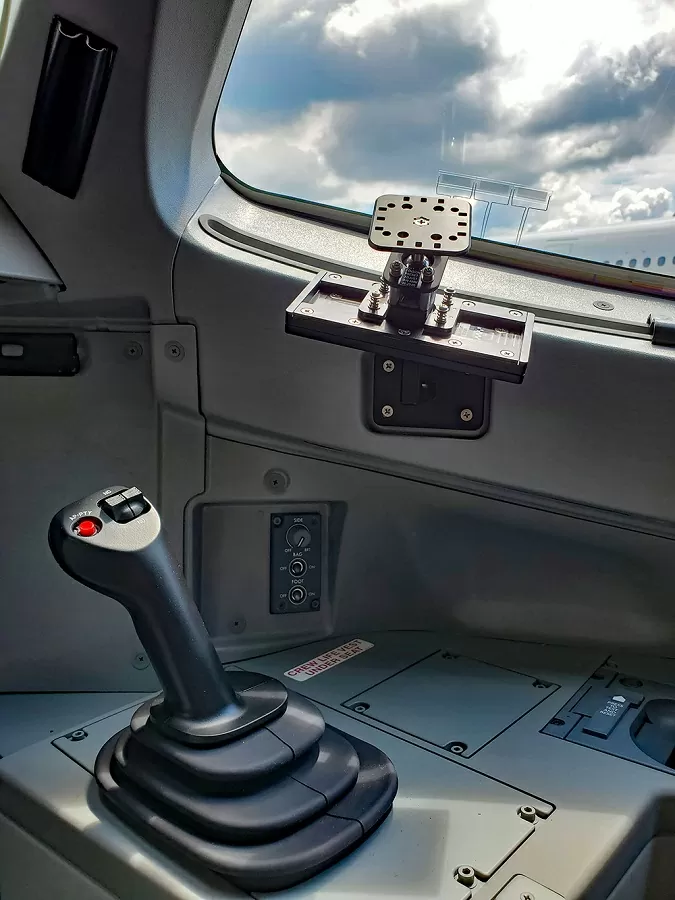 A220 FO EFB Mount