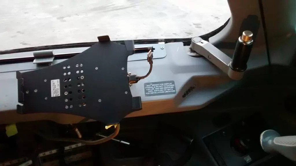 Embraer 190 with Griffin Case